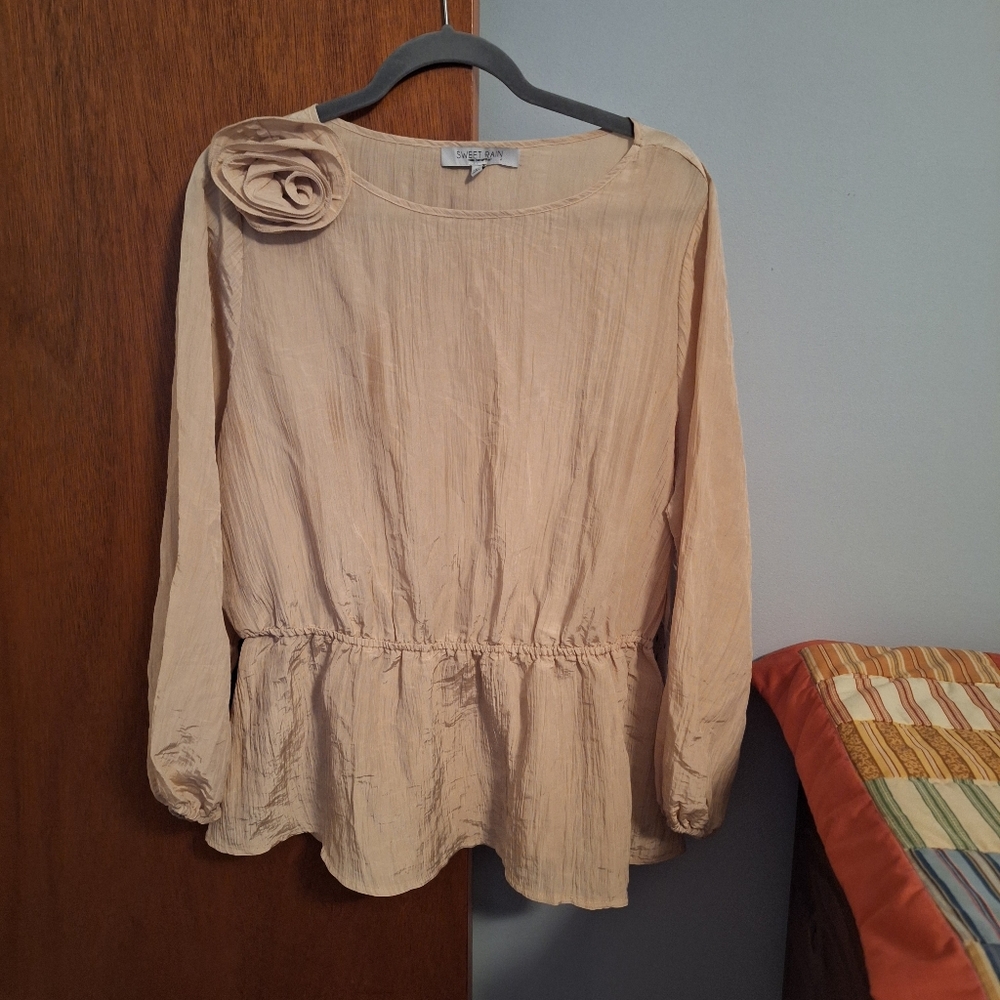 Final Price* Sweet Rain NWT Gold Long Sleeve Blouse with Floral Detail Size 1X